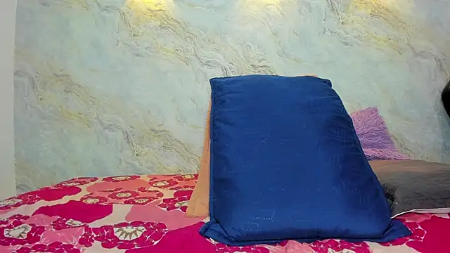 jones maddy  online show from 02/15/25, 12:01