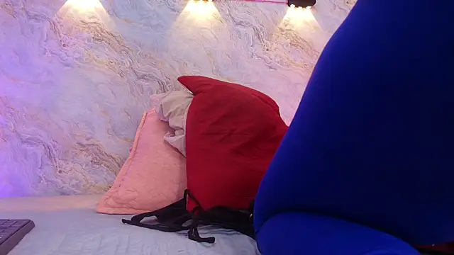 jones maddy  online show from 10/01/25, 12:00