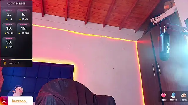 kuzzcoo online show from 02/19/25, 07:48