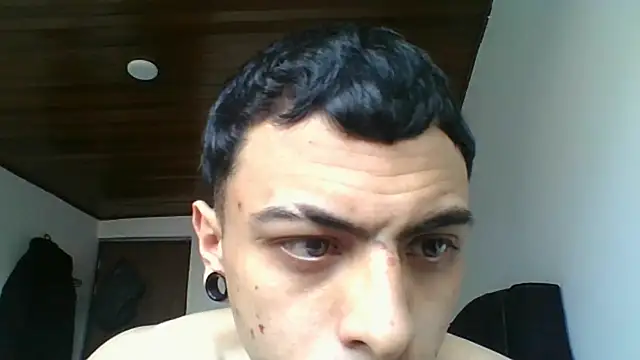 Snapshot of Mollly_n_david chatting on 12/19/25, 09:11 Mollly n david online show from 12/19/25, 09:11