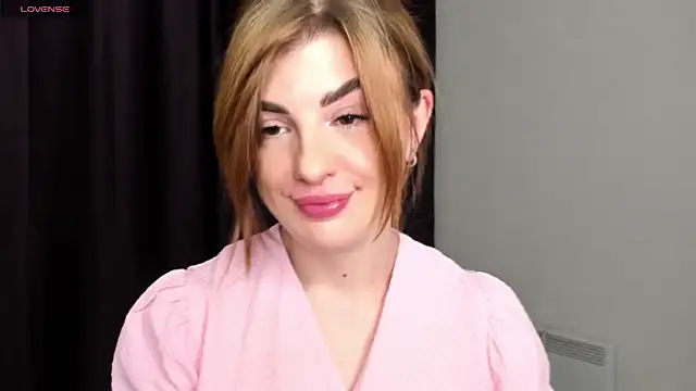 Snapshot of _comefeelme_ chatting on 01/24/25, 04:28 comefeelme online show from 01/24/25, 04:28