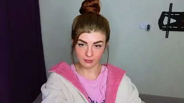 Snapshot of _comefeelme_ chatting on 02/06/25, 03:06 comefeelme online show from 02/06/25, 03:06