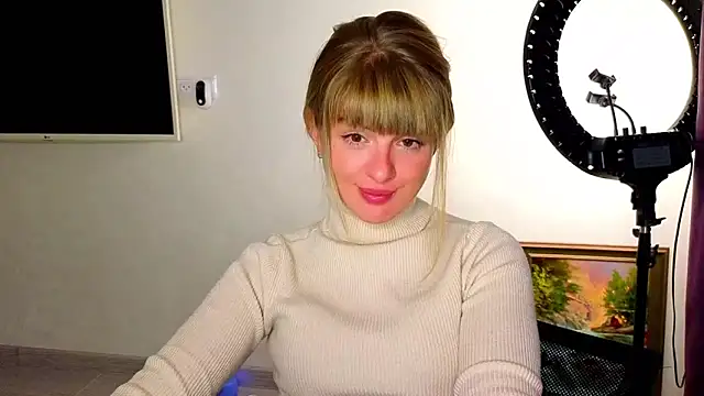 Snapshot of _comefeelme_ chatting on 12/18/25, 04:24 comefeelme online show from 12/18/25, 04:24