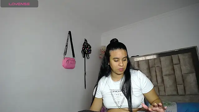 tiffany  pink online show from 12/01/25, 08:47