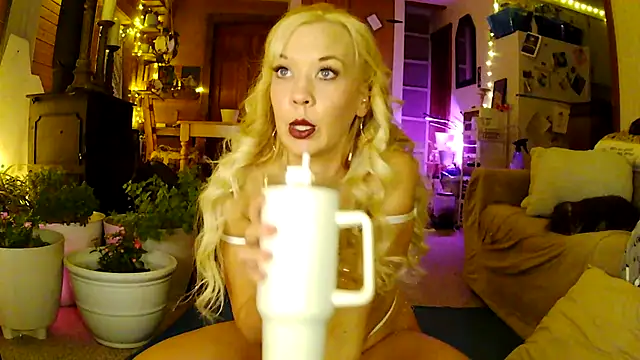 lyra rose online show from 04/18/26, 03:10