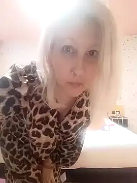 Snapshot of MaggieMoonxxx chatting on 02/08/25, 10:18 MaggieMoonxxx online show from 02/08/25, 10:18