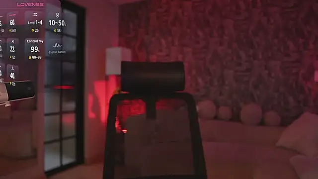 Snapshot of HannahW_ chatting on 09/21/25, 12:07 HannahW online show from 09/21/25, 12:07