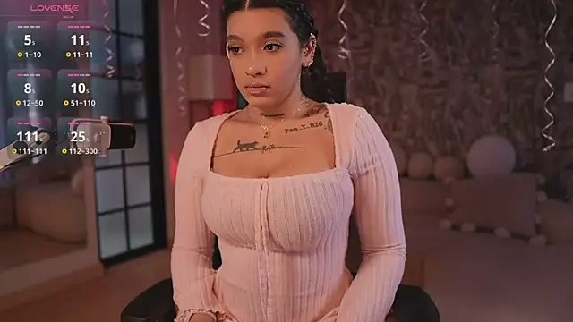 Snapshot of HannahW_ chatting on 10/20/25, 09:15 HannahW online show from 10/20/25, 09:15