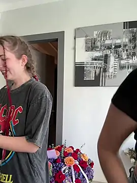 Nura n Sarah online show from 01/18/25, 06:13