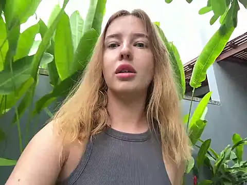 Nura n Sarah online show from 02/24/25, 09:43