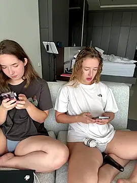 Nura n Sarah online show from 10/22/25, 03:29