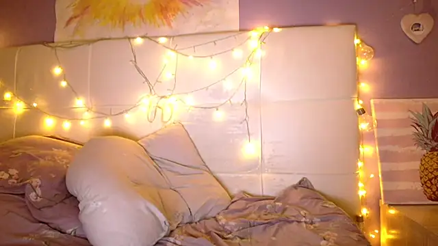 Snapshot of sexxxyreddx chatting on 11/23/25, 10:48 sexxxyreddx online show from 11/23/25, 10:48