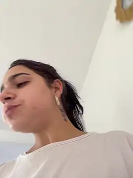 Alicia Ruiz online show from 12/17/25, 06:14