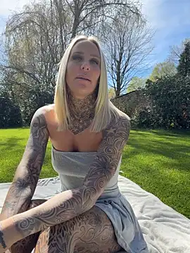 Lara-CumKitten online show from 04/08/26, 01:00