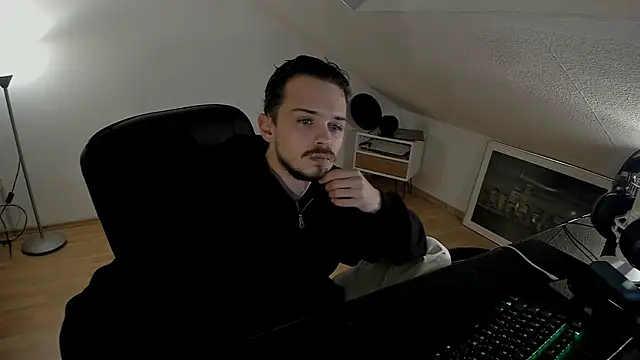 naked psy online show from 10/24/25, 12:52