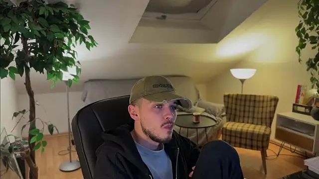 naked psy online show from 11/18/25, 01:55