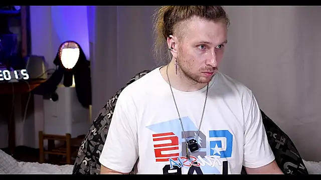 Snapshot of rusbigpaul chatting on 12/18/25, 06:03 rusbigpaul online show from 12/18/25, 06:03