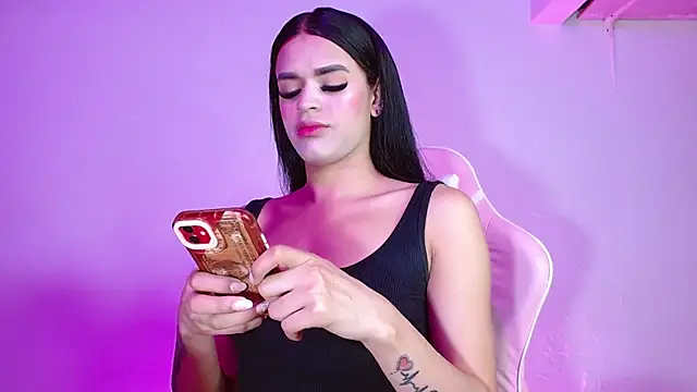 Snapshot of _girl_fernanda_ chatting on 03/08/25, 02:34 girl fernanda online show from 03/08/25, 02:34