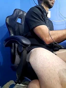 Snapshot of ElmaCannon chatting on 11/13/25, 06:07 ElmaCannon online show from 11/13/25, 06:07