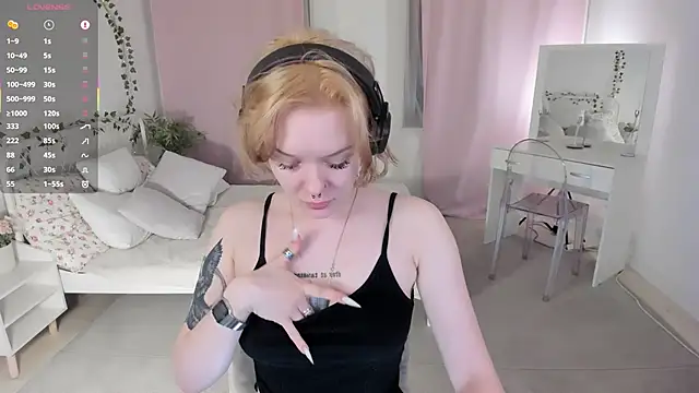 cyber whore  online show from 04/15/26, 07:37