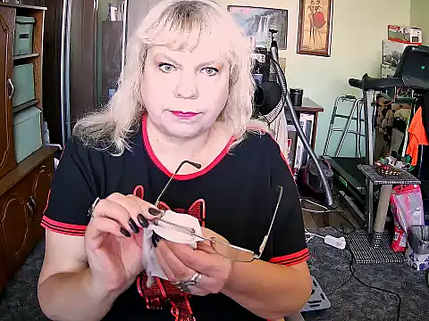 Snapshot of LOLA8888 chatting on 09/25/25, 09:35 LOLA8888 online show from 09/25/25, 09:35