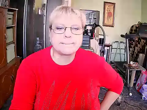 Snapshot of LOLA8888 chatting on 10/18/25, 10:49 LOLA8888 online show from 10/18/25, 10:49