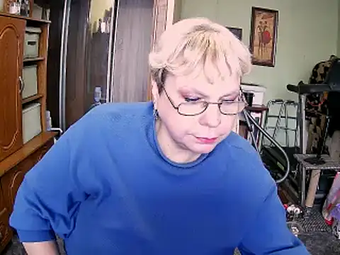 Snapshot of LOLA8888 chatting on 11/17/25, 12:00 LOLA8888 online show from 11/17/25, 12:00