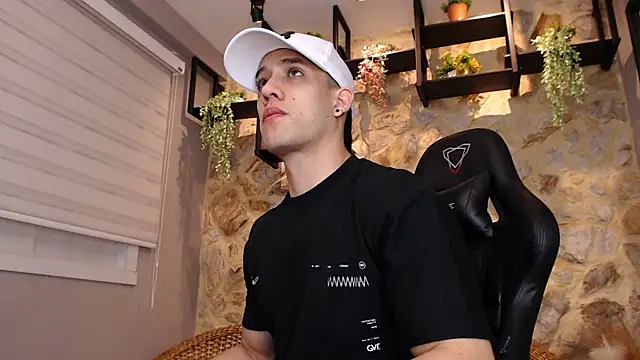 alexgiraldo  online show from 01/18/25, 11:11