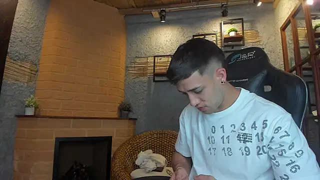 alexgiraldo  online show from 02/04/25, 07:22