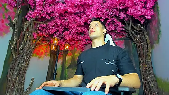 alexgiraldo  online show from 02/13/25, 11:17