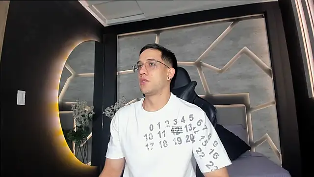 alexgiraldo  online show from 02/24/25, 11:21