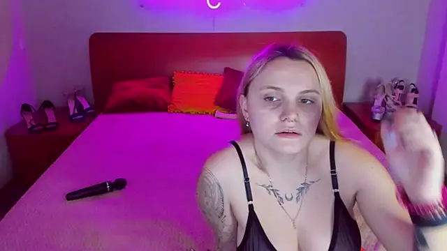 Snapshot of MagicEyess chatting on 02/01/25, 10:37 MagicEyess online show from 02/01/25, 10:37