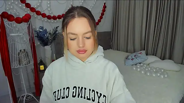 MiracleCurly online show from 12/22/25, 04:04