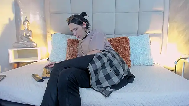 Hecatee 77 online show from 12/22/25, 07:55