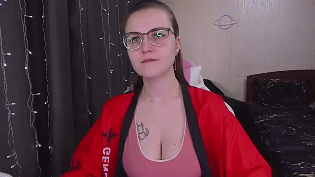 MissBrightShine online show from 03/11/25, 09:45