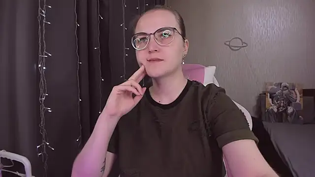 MissBrightShine online show from 11/18/25, 10:31