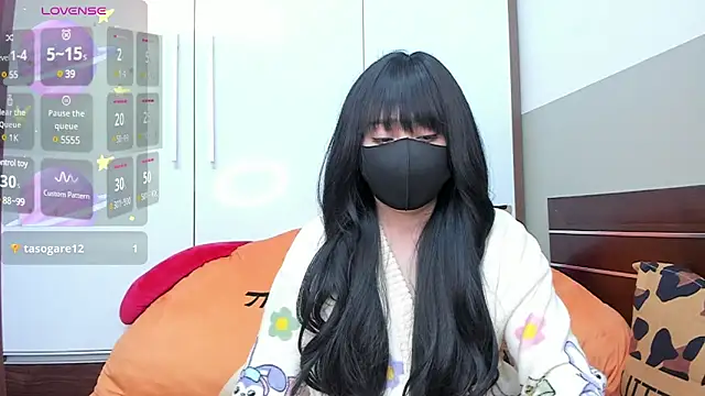 alonelove   online show from 02/23/25, 06:49