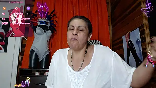 Snapshot of merlyna_goldens chatting on 01/23/25, 03:16 merlyna goldens online show from 01/23/25, 03:16