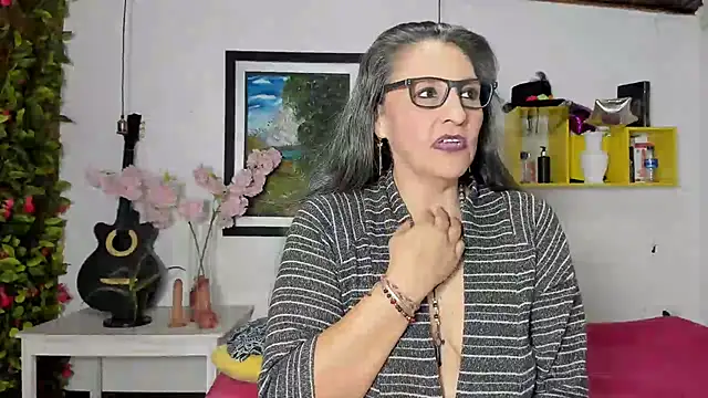 Snapshot of merlyna_goldens chatting on 01/30/25, 09:15 merlyna goldens online show from 01/30/25, 09:15