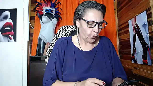 Snapshot of merlyna_goldens chatting on 02/01/25, 03:08 merlyna goldens online show from 02/01/25, 03:08