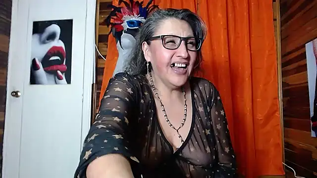 Snapshot of merlyna_goldens chatting on 02/06/25, 06:08 merlyna goldens online show from 02/06/25, 06:08