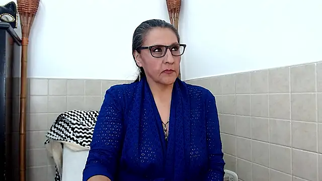 Snapshot of merlyna_goldens chatting on 03/19/25, 09:17 merlyna goldens online show from 03/19/25, 09:17