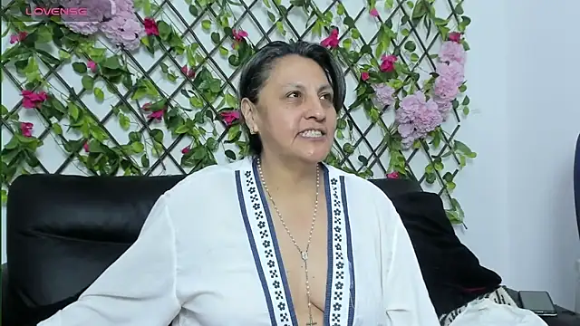 Snapshot of merlyna_goldens chatting on 10/20/25, 11:38 merlyna goldens online show from 10/20/25, 11:38