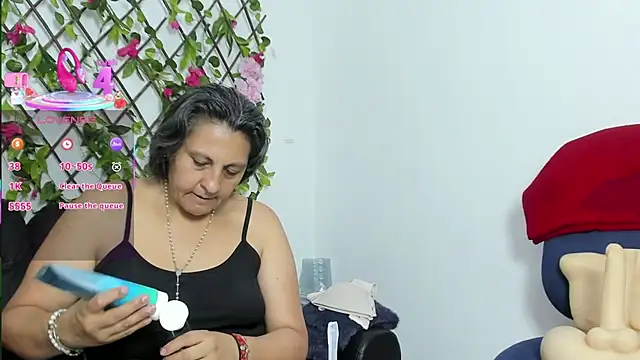 Snapshot of merlyna_goldens chatting on 11/15/25, 01:58 merlyna goldens online show from 11/15/25, 01:58