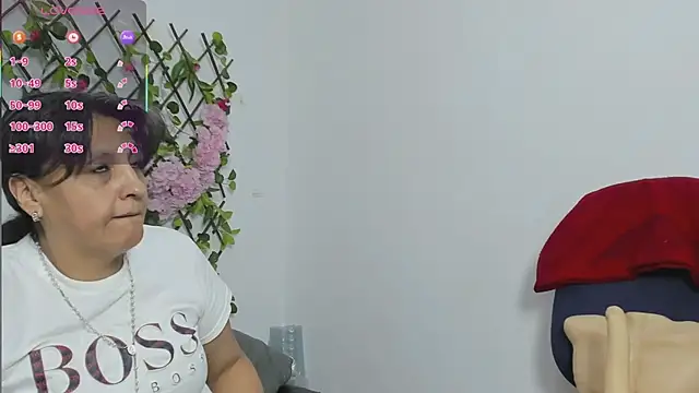 Snapshot of merlyna_goldens chatting on 11/21/25, 11:25 merlyna goldens online show from 11/21/25, 11:25