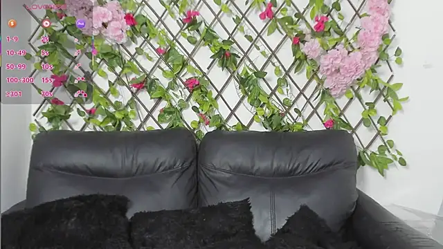 Snapshot of merlyna_goldens chatting on 11/23/25, 01:05 merlyna goldens online show from 11/23/25, 01:05