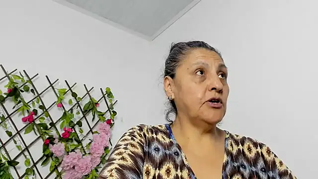 Snapshot of merlyna_goldens chatting on 12/03/25, 11:25 merlyna goldens online show from 12/03/25, 11:25