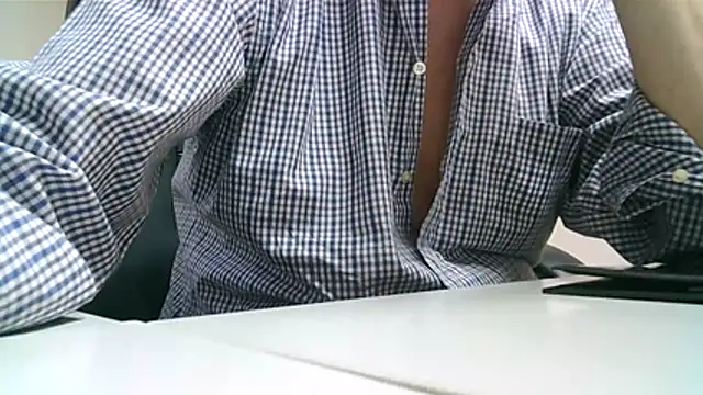 Snapshot of Gregcam chatting on 06/17/26, 10:17 Gregcam online show from 06/17/26, 10:17