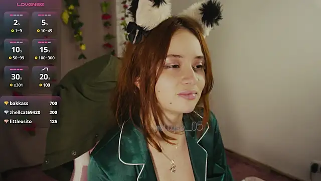 Snapshot of molly_russell chatting on 01/01/25, 08:35 molly russell online show from 01/01/25, 08:35