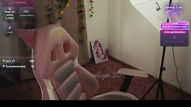 Snapshot of molly_russell chatting on 02/18/25, 08:47 molly russell online show from 02/18/25, 08:47